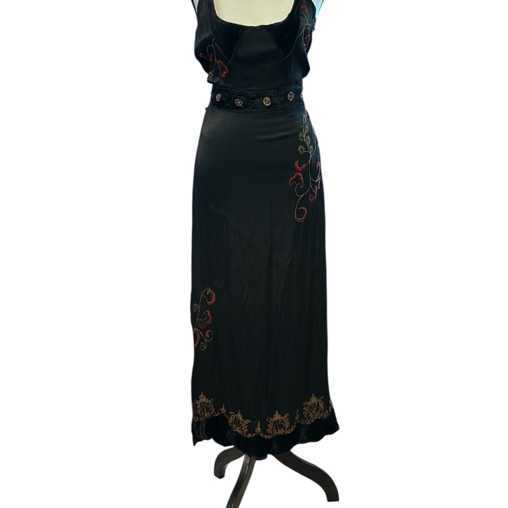 Elegant Black Maxi Dress with Embroidered Details